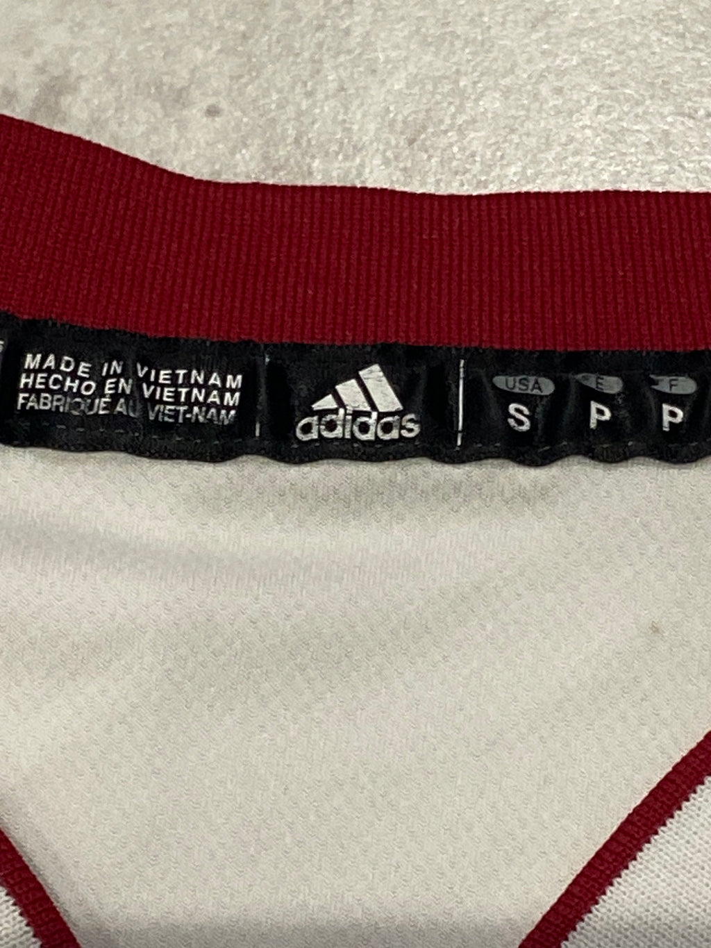Maillot ADIDAS de BASKET-BALL de l’équipe des HEAT (N.6 JAMES) année  2010-11