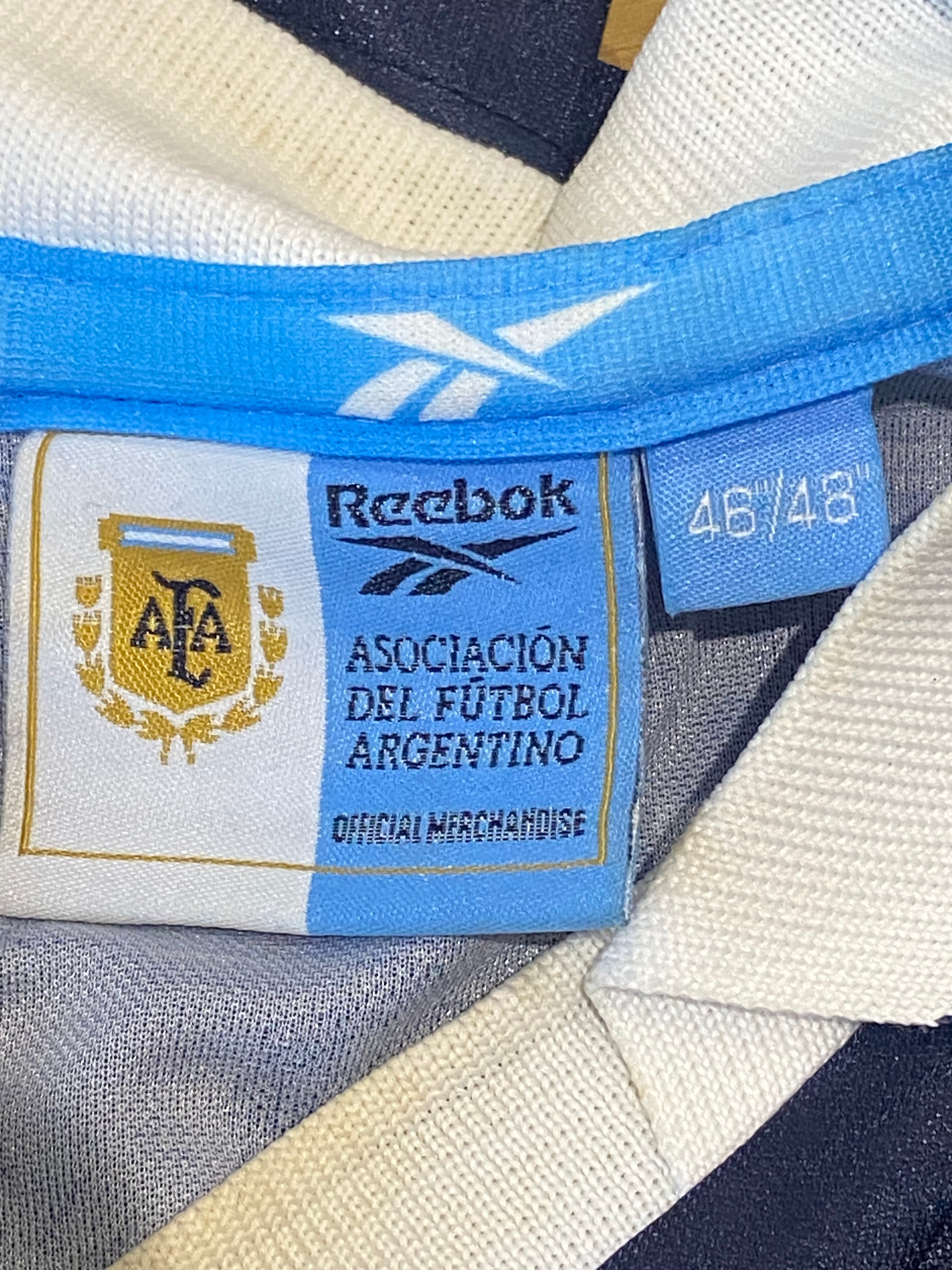 Maillot entraînement de l’équipe d’Argentine (porté N.9 BATISTUTA) coupe du monde 1998 (certificat d’authenticité fourni)