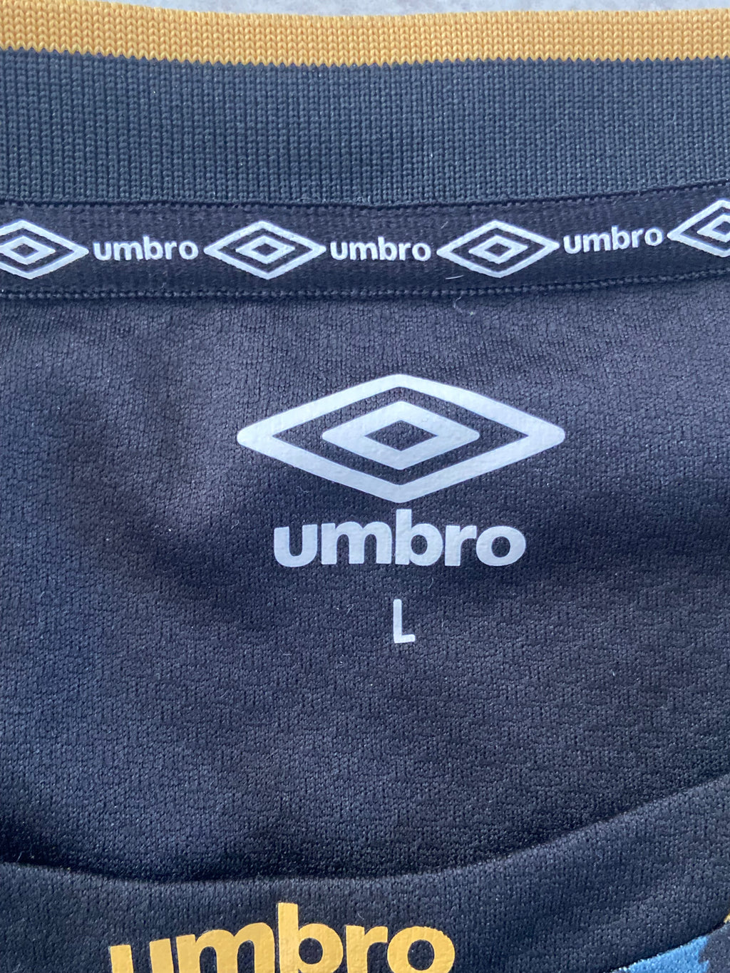 Maillot de foot UMBRO du STADE de REIMS (porté du N.26 STAMBOULI) saison 2023-24