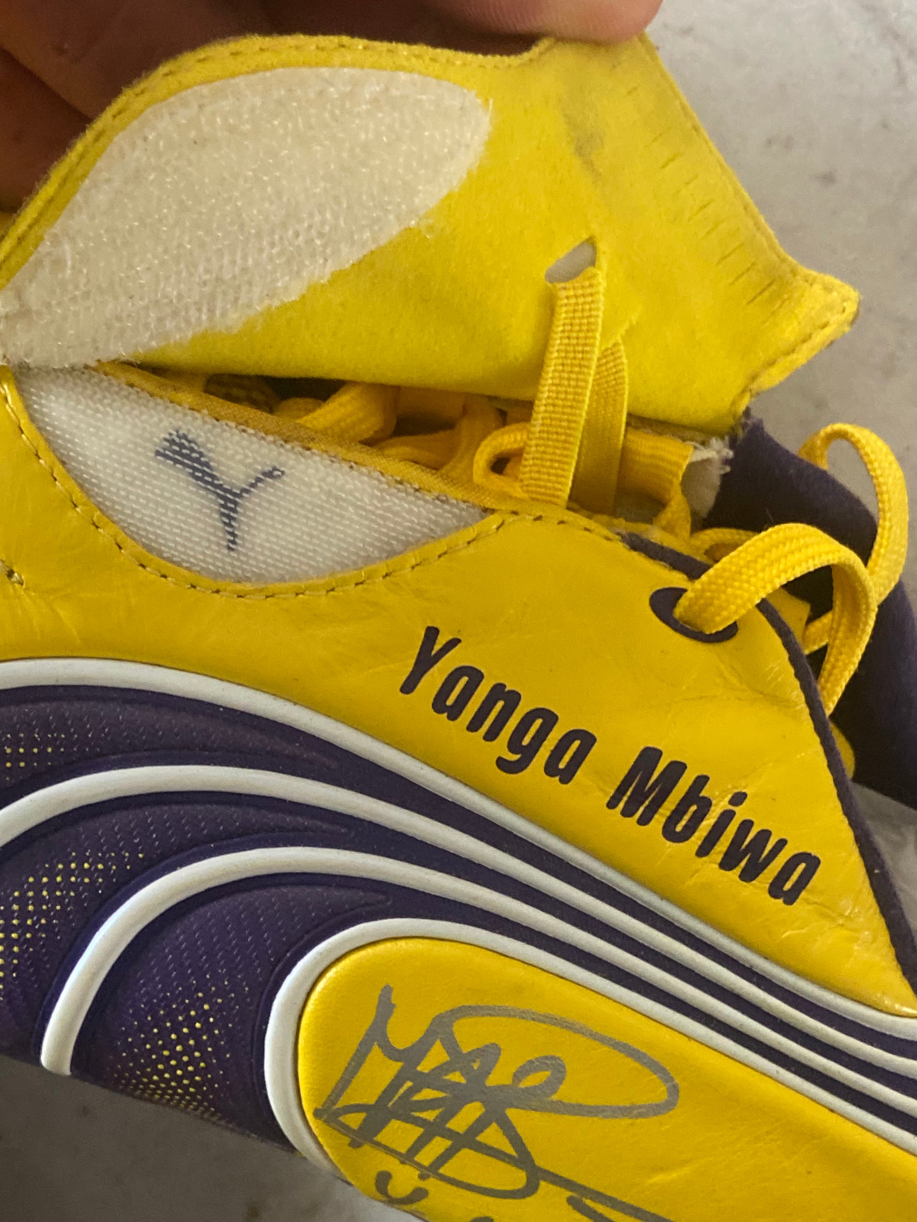 Paire de chaussures à crampons PUMA V1.11 (portées Mapou YANGAMBIWA) MONTPELLIER MHSC