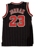 Maillot NIKE de BASKET-BALL de L’équipe des CHICAGO BULLS (N.23 JORDAN) année 1996-97