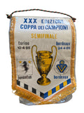 Fanion officiel de foot de la Demi-Finale Coupe des Champions 1985 – Juventus vs Girondins de Bordeaux COLLECTOR