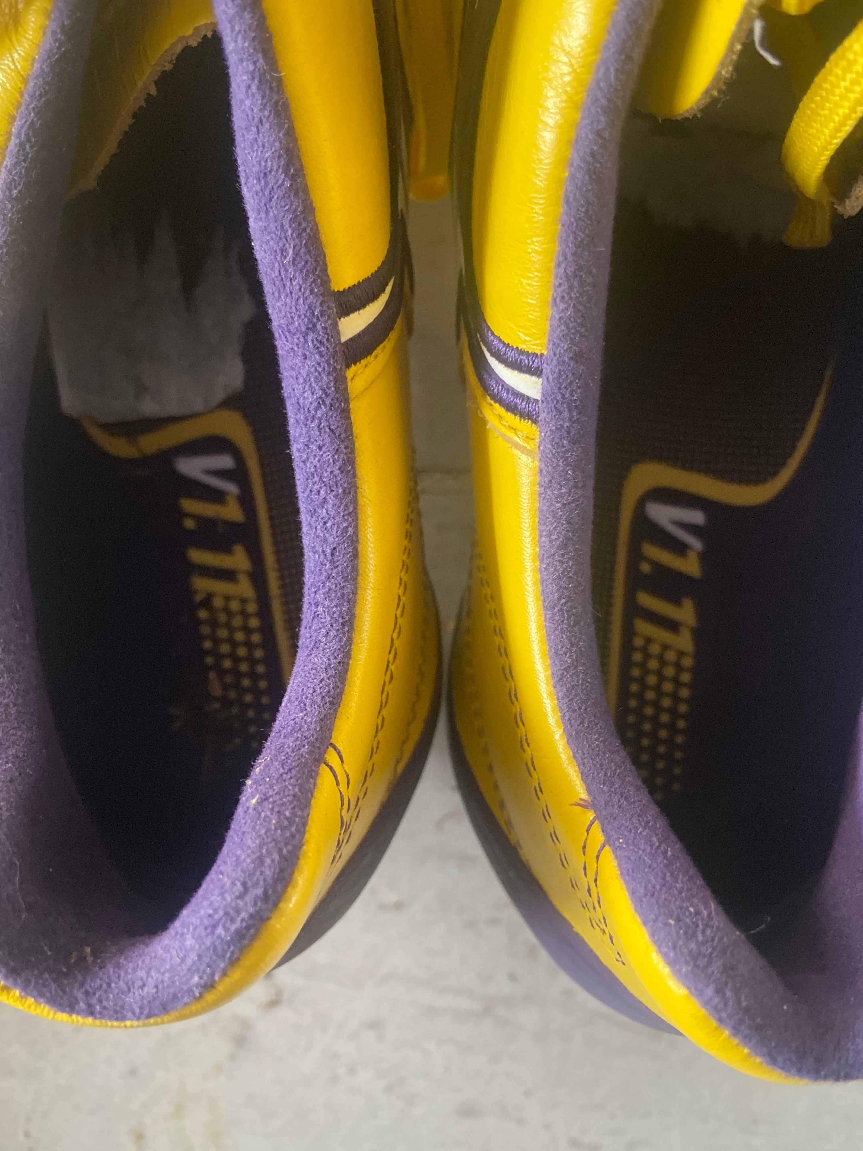 Paire de chaussures à crampons PUMA V1.11 (portées Mapou YANGAMBIWA) MONTPELLIER MHSC