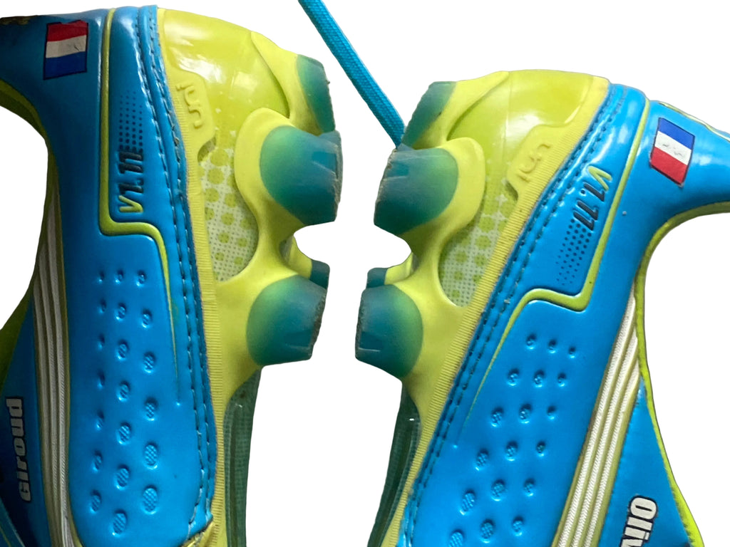 Paire de chaussures à crampons PUMA V1.11 i FG (portées Olivier GIROUD) MONTPELLIER 2011-12