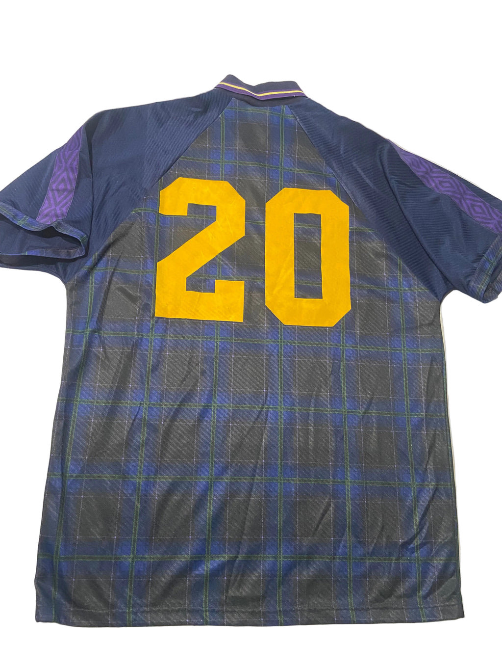 Maillot de foot de l’Écosse (porté par le N.20 BOOTH) contre les USA en 1996 (certificat d’authenticité fourni)