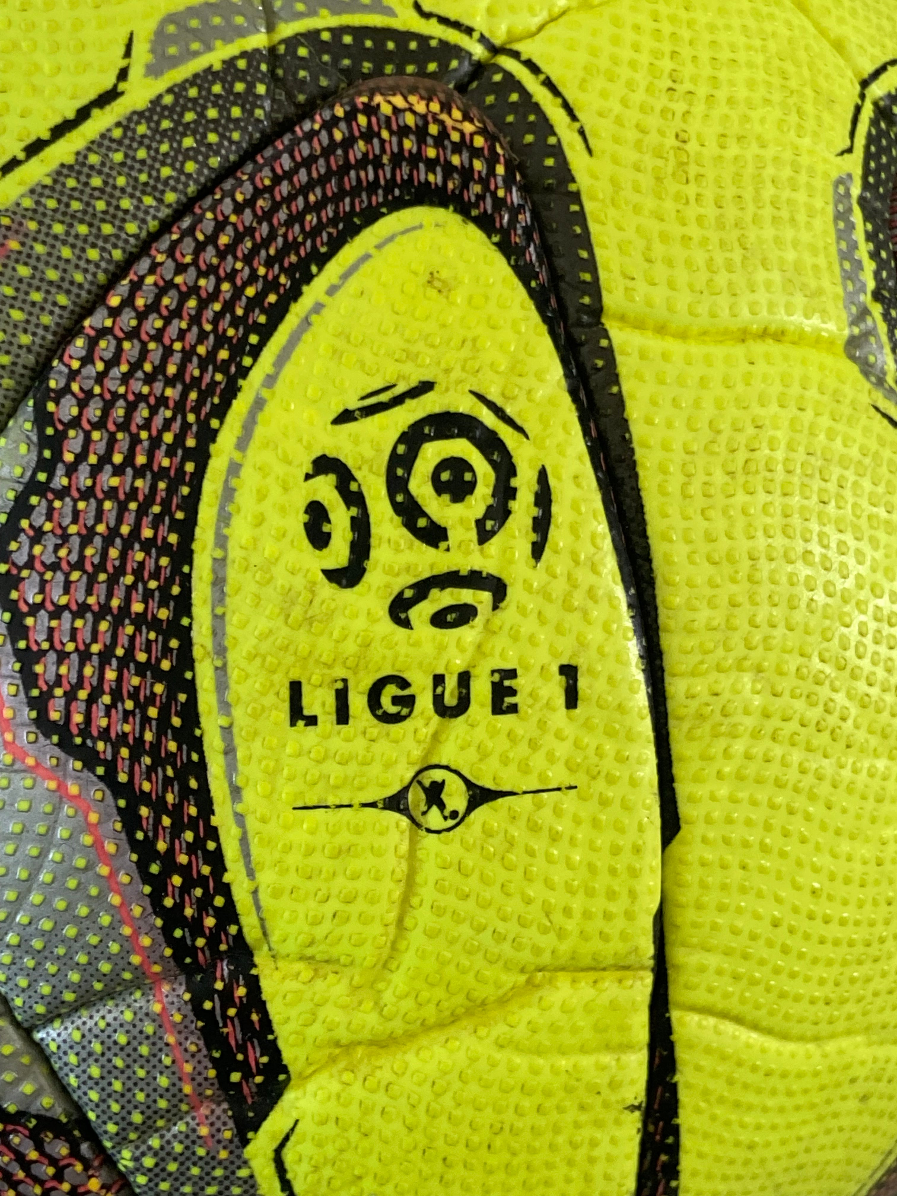 Ballon de foot ADIDAS officiel de match MONTPELLIER Ligue 1 (dédicacé STAMBOULI) saison 2014-15