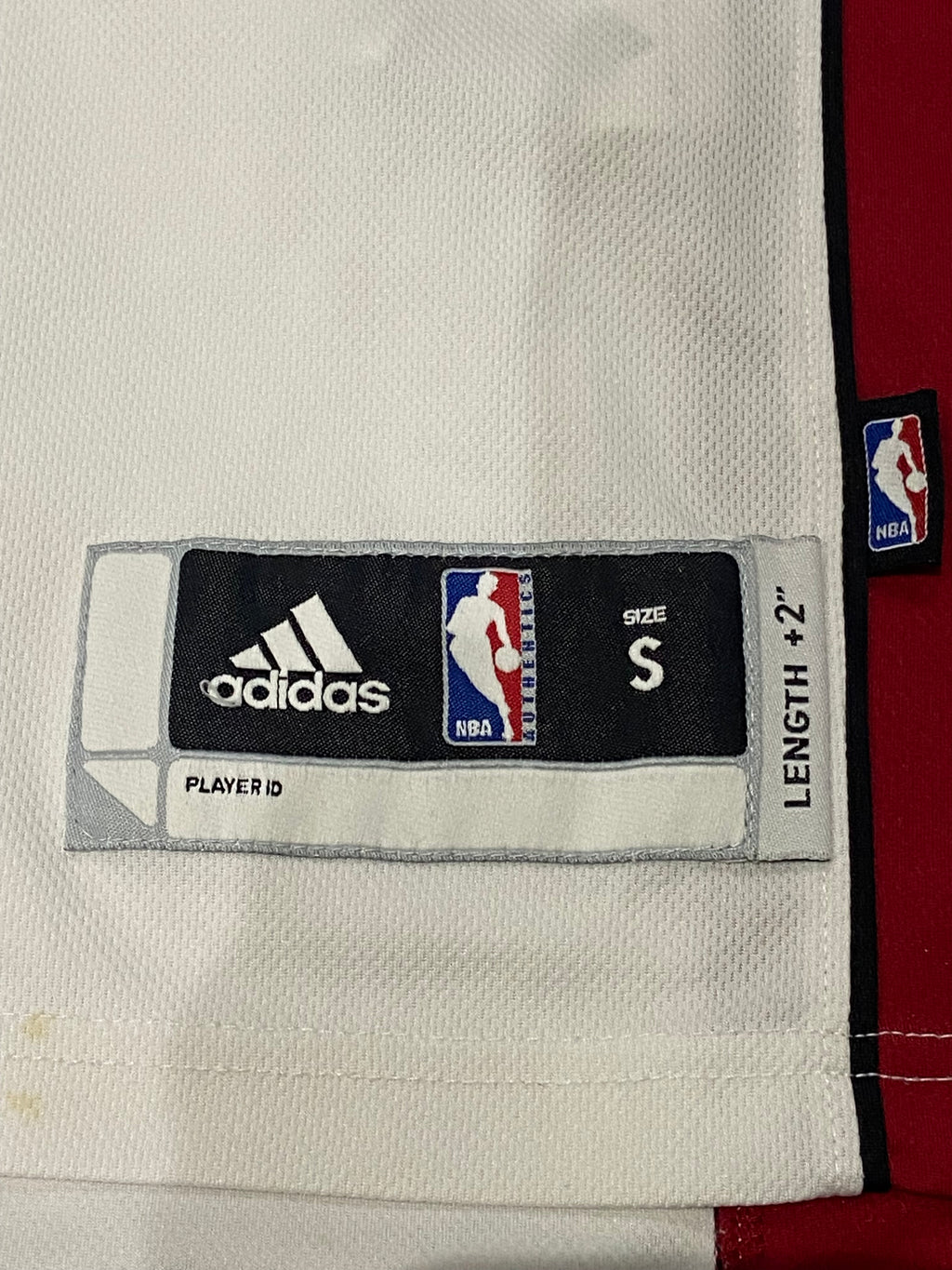 Maillot ADIDAS de BASKET-BALL de l’équipe des HEAT (N.6 JAMES) année  2010-11