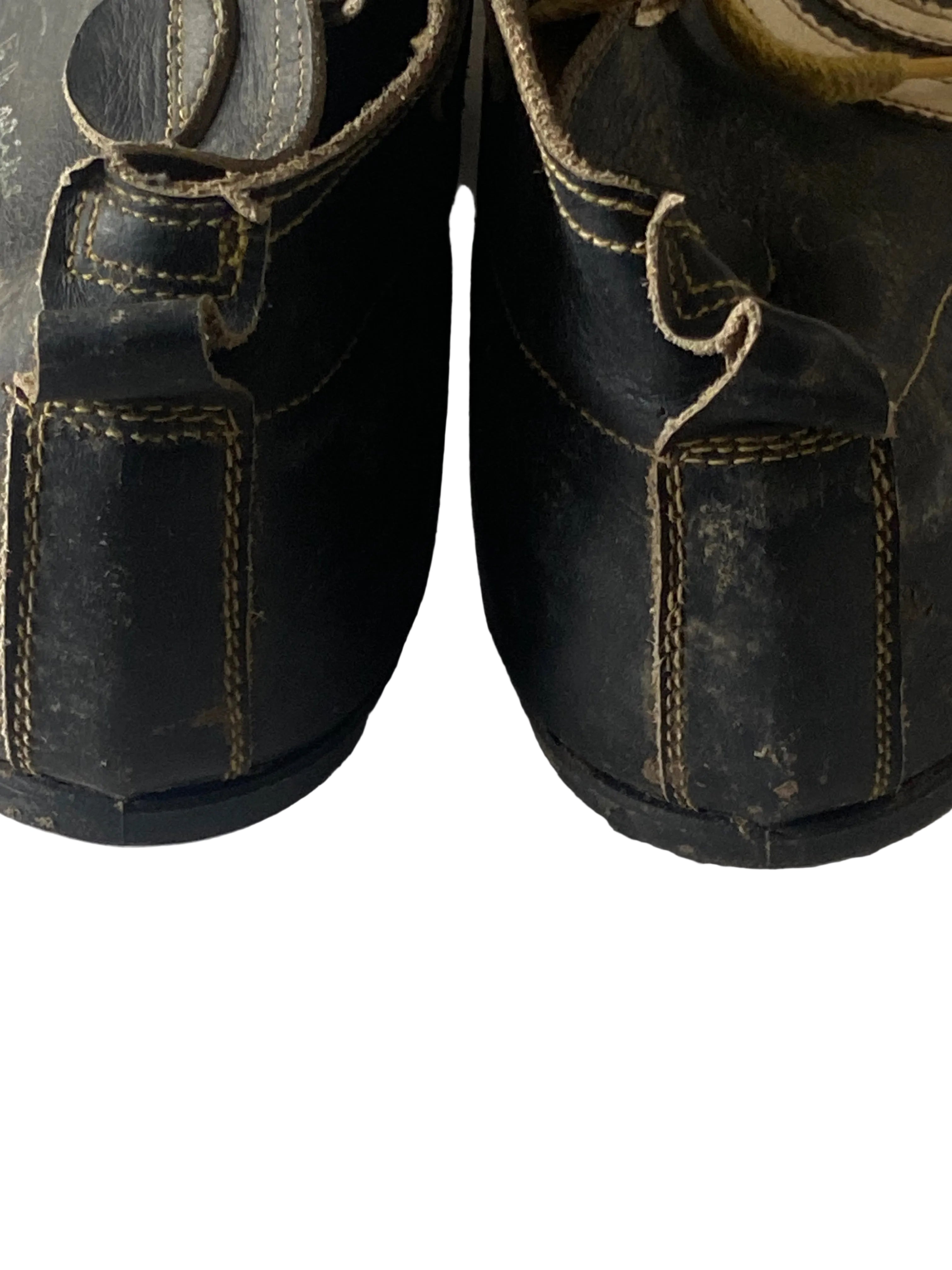 Paire de chaussures à crampons anciennes 70’s COLLECTOR