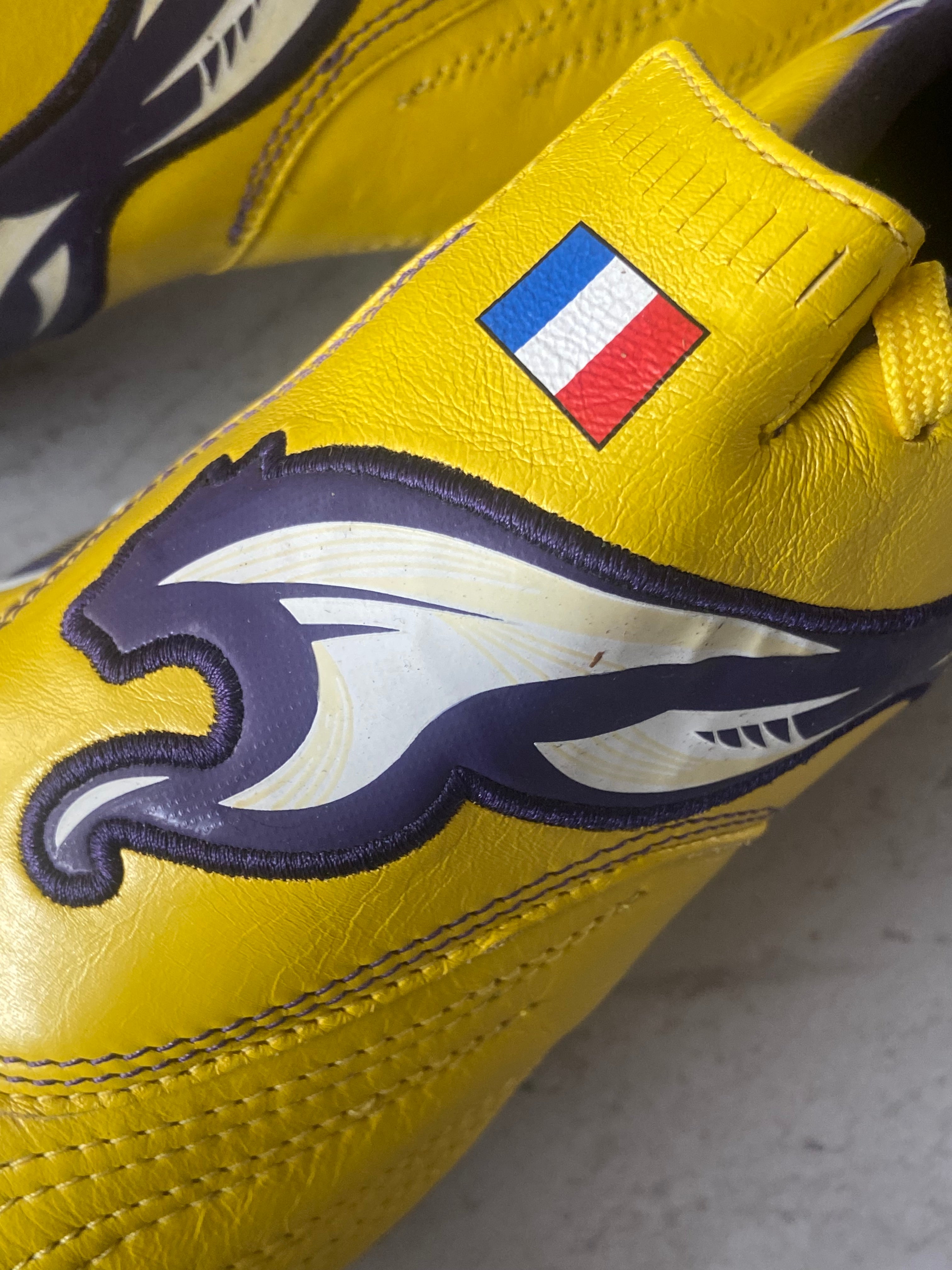 Paire de chaussures à crampons PUMA V1.11 (portées Mapou YANGAMBIWA) MONTPELLIER MHSC