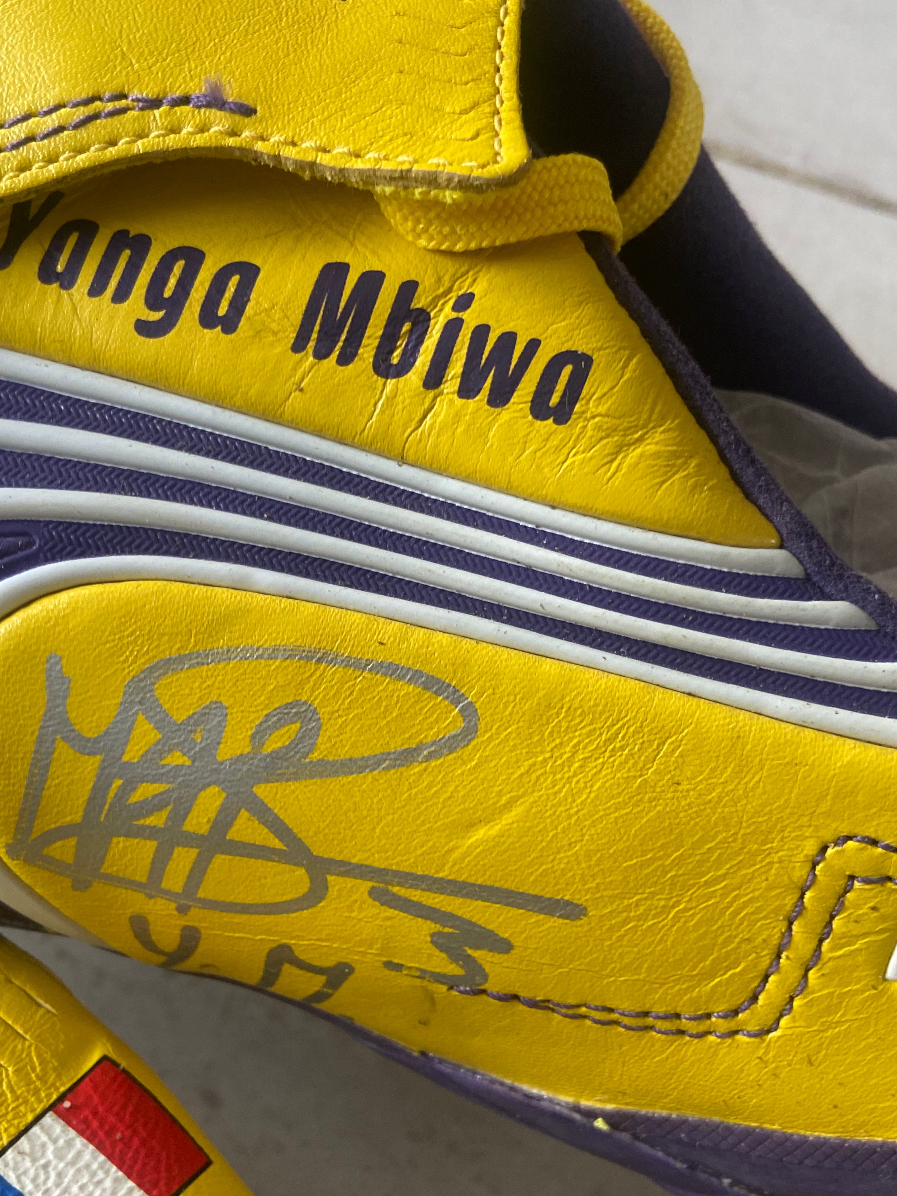 Paire de chaussures à crampons PUMA V1.11 (portées Mapou YANGAMBIWA) MONTPELLIER MHSC