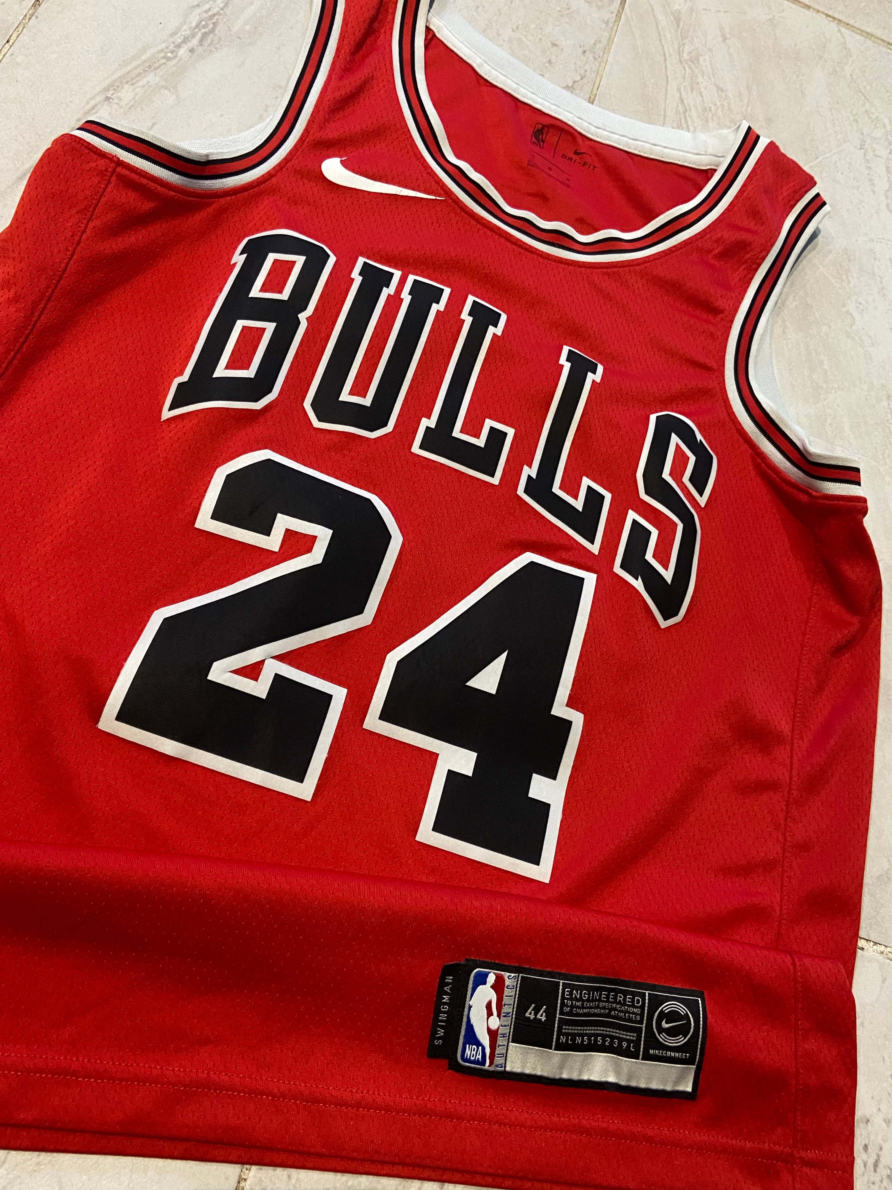 Maillot Nike de BASKET-BALL des CHICAGO BULLS (N.24 MARKKANEN) année 2017