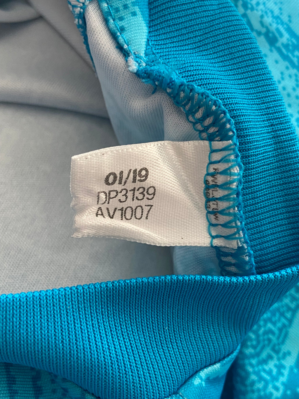 Maillot de foot ADIDAS de l’OL LYON (porté N.1 LLORIS) saison 2018-19