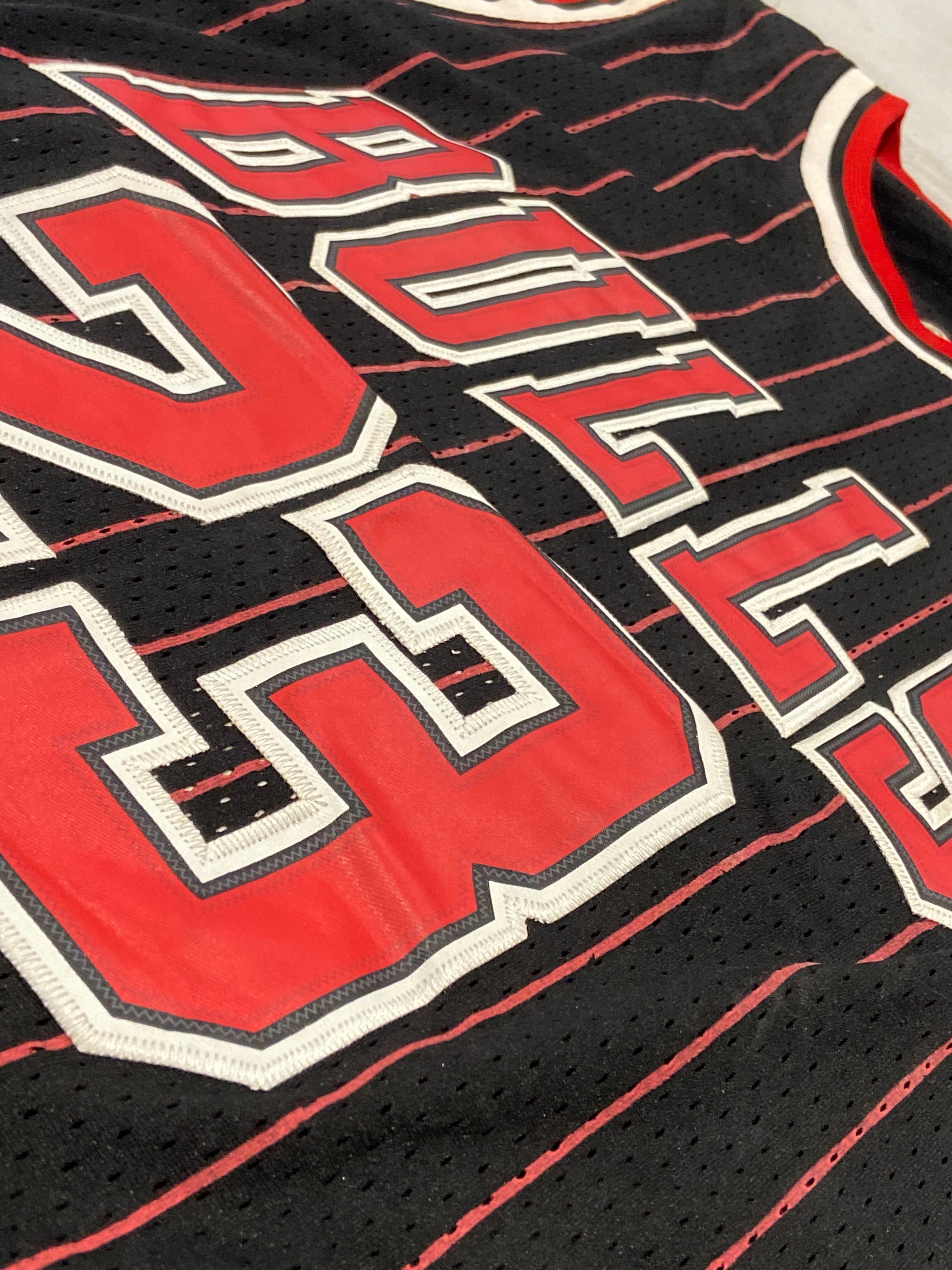 Maillot NIKE de BASKET-BALL de L’équipe des CHICAGO BULLS (N.23 JORDAN) année 1996-97