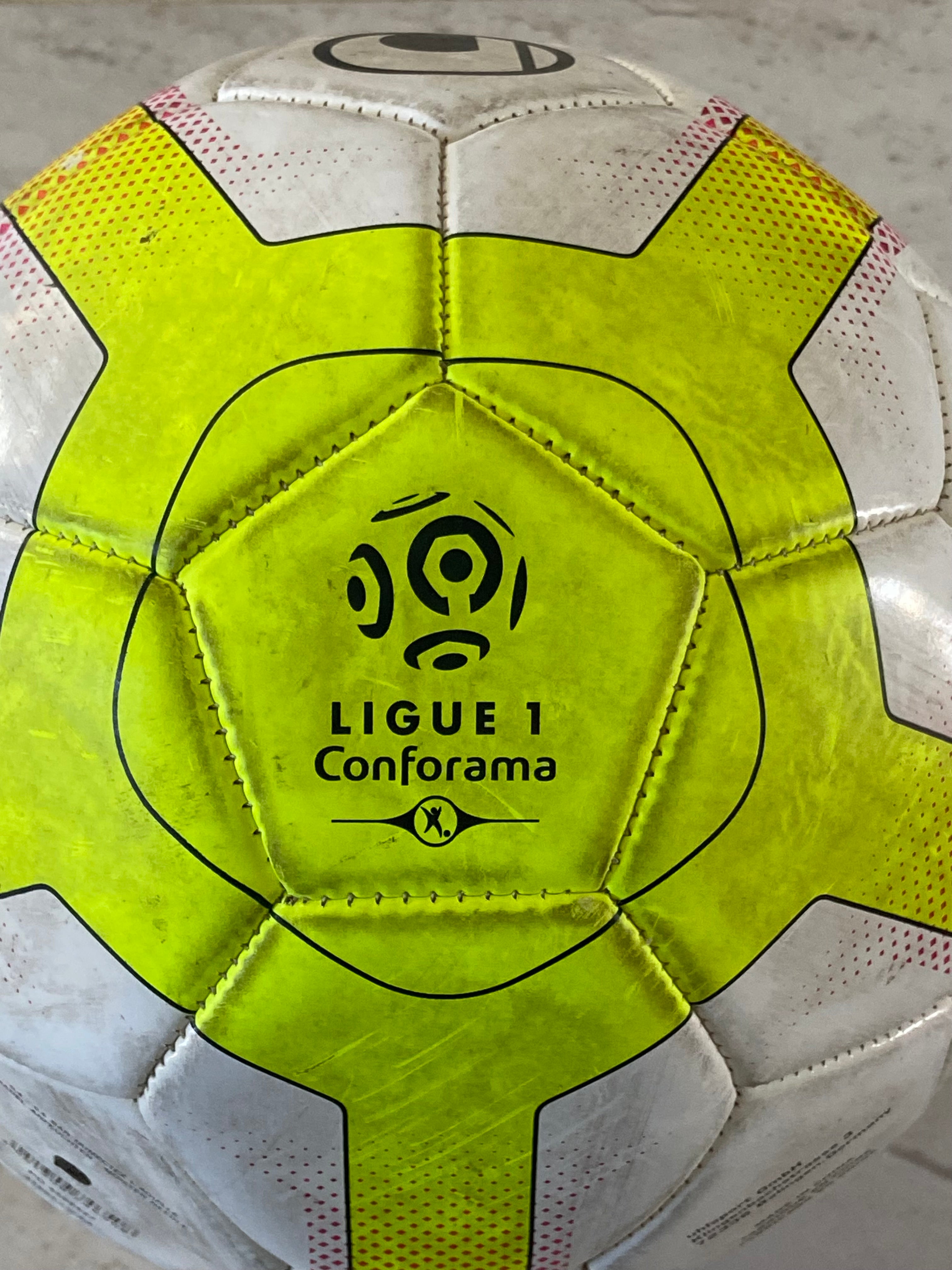 Ballon de foot UHLSPORT officiel de match MONTPELLIER Ligue 1 saison 2017-18
