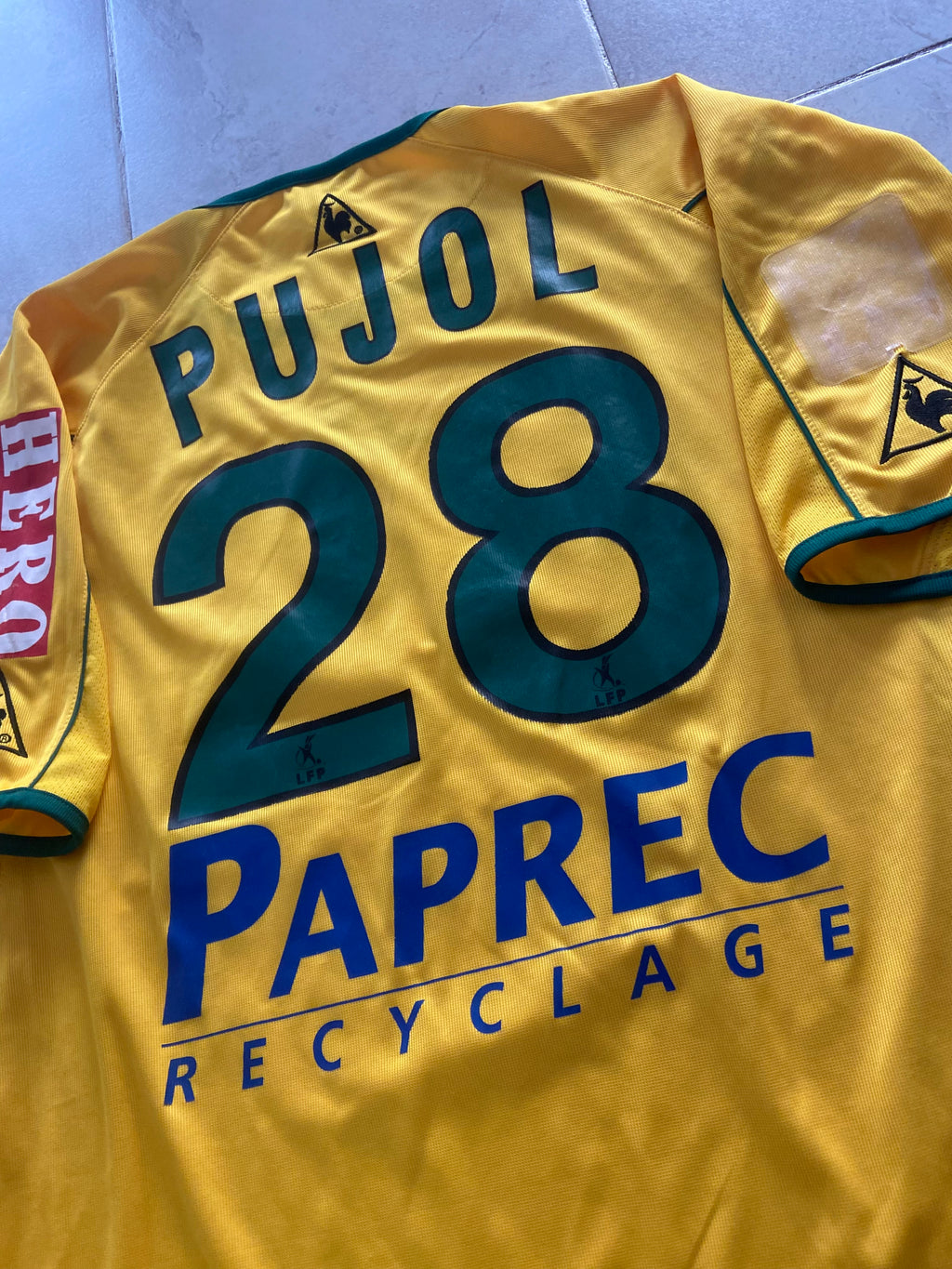 Maillot de foot LE COQ SPORTIF du FC NANTES (porté par le N.28 PUJOL) saison 2004-05
