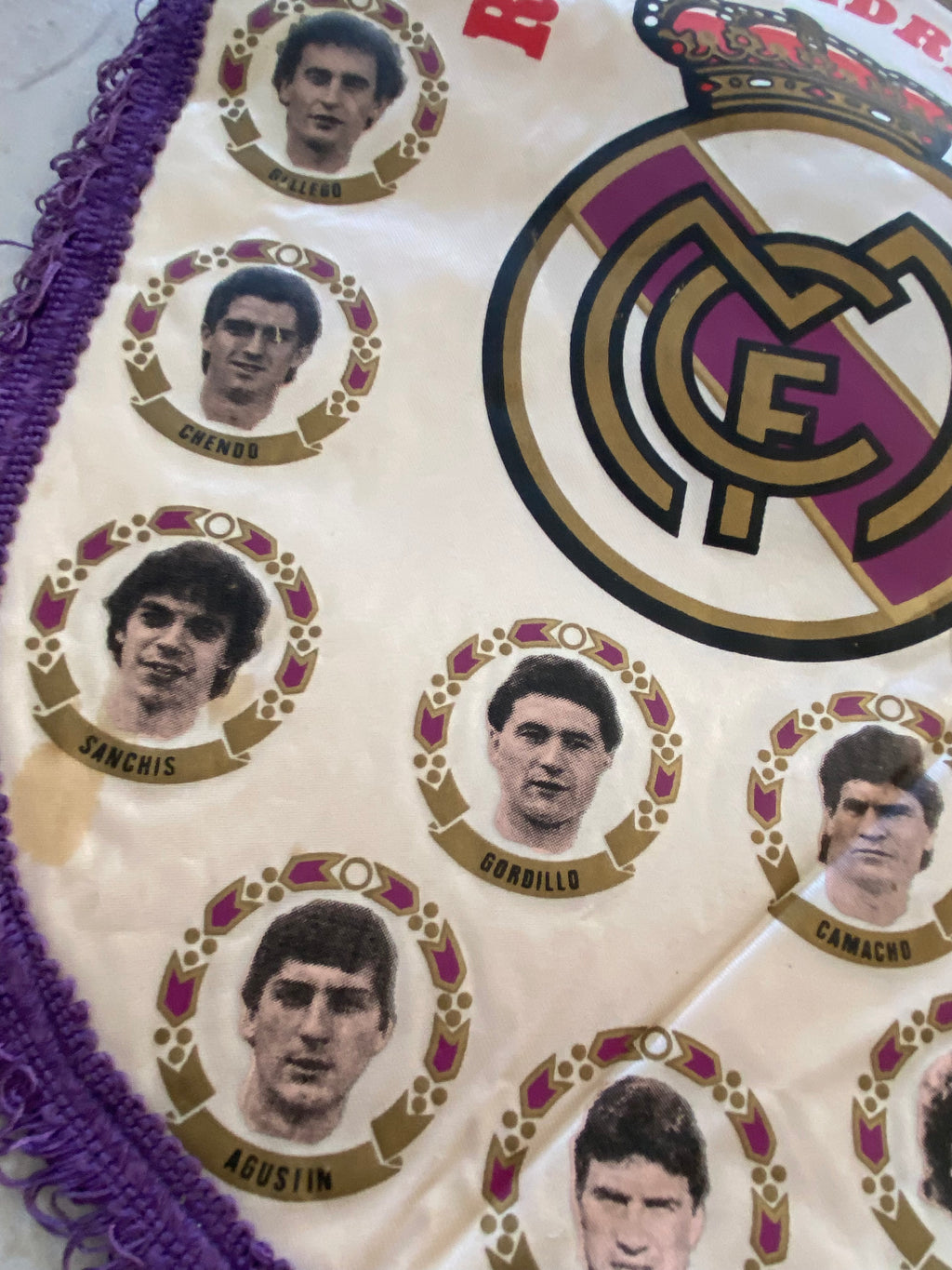 Fanion officiel de foot du RÉAL de MADRID C.F. Fin 80s – Effectif Légendaire « La Quinta del Buitre » Collector