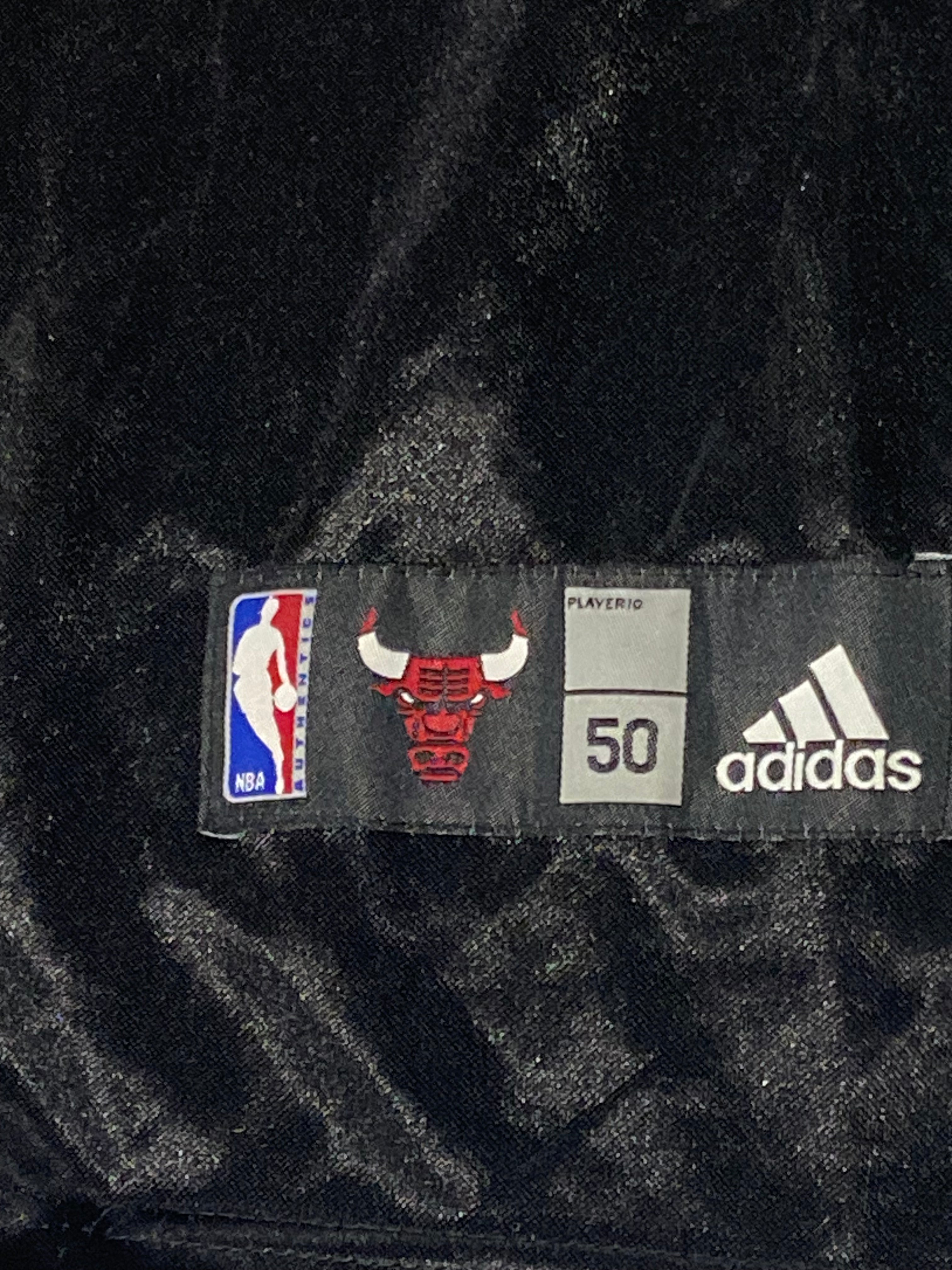 Maillot ADIDAS de BASKET-BALL de l’équipe des CHICAGO BULLS (N.33 PIPPEN) année 2002-03