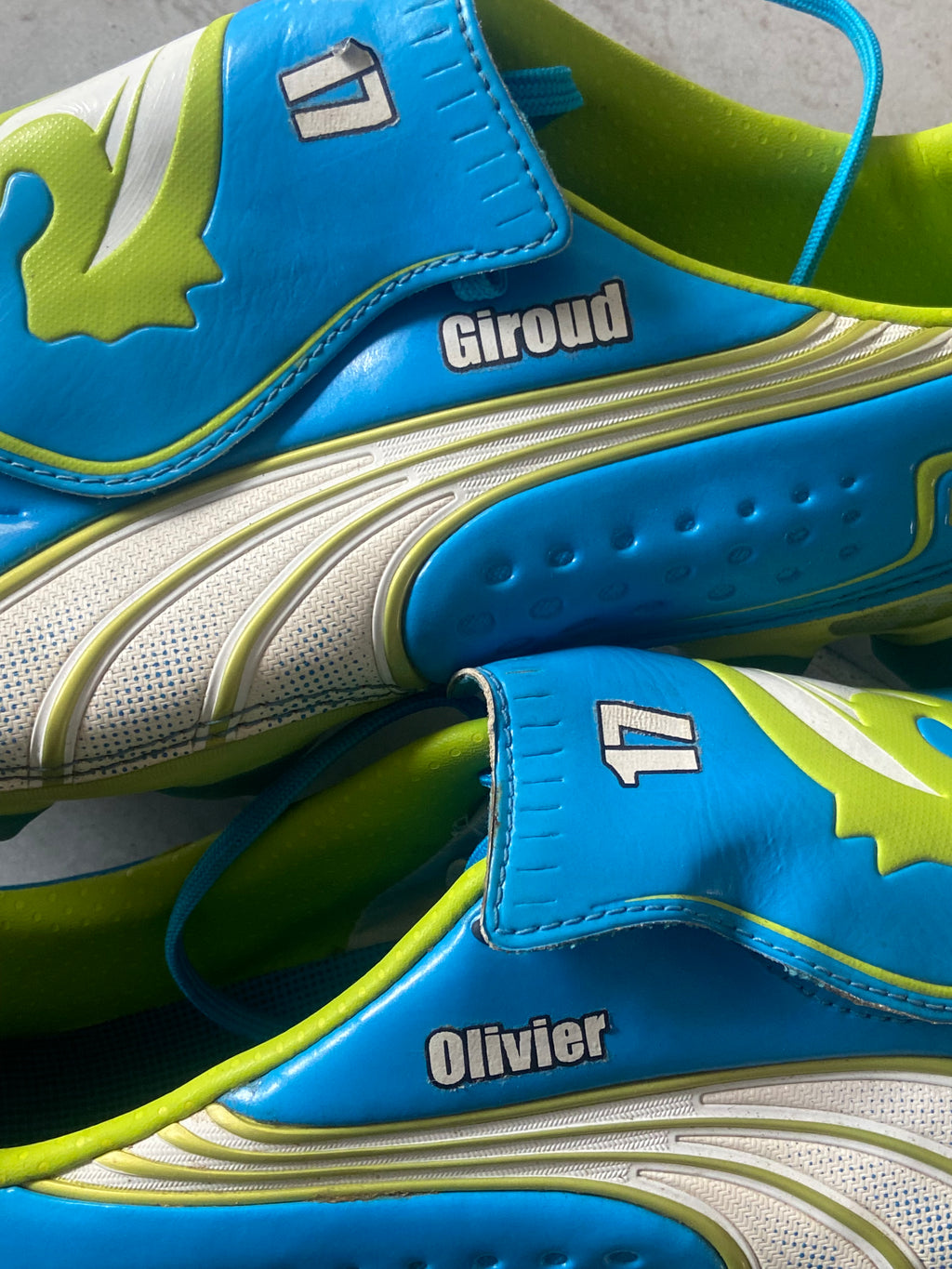 Paire de chaussures à crampons PUMA V1.11 i FG (portées Olivier GIROUD) MONTPELLIER 2011-12