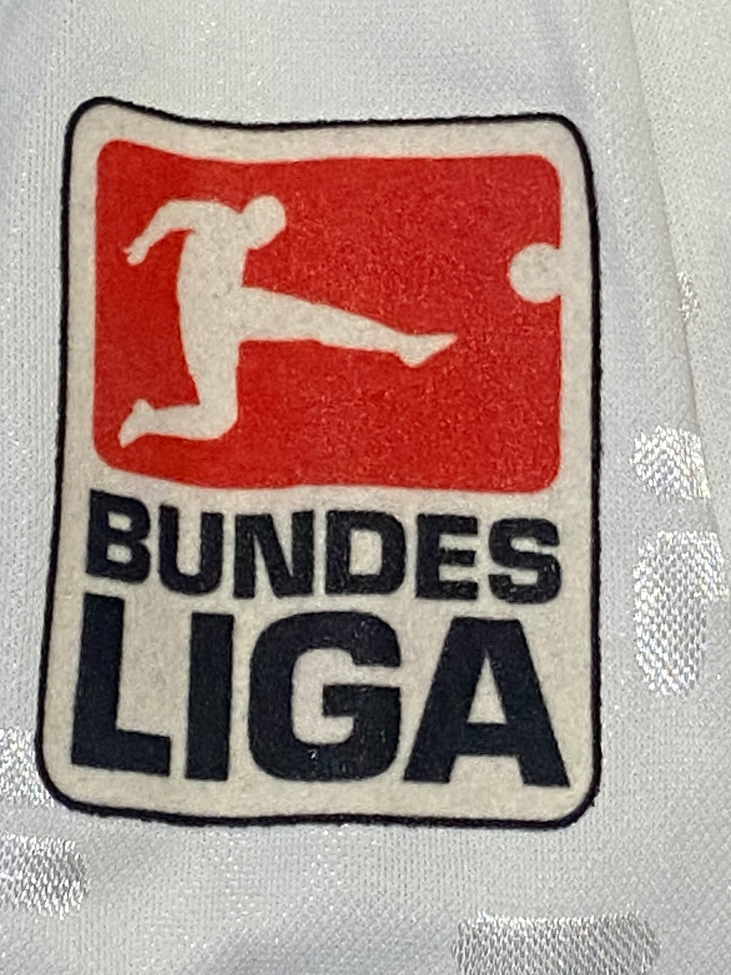 Maillot de foot de l’Eintracht Frankfurt (porté N.26 DIAKITE) saison 2001-02