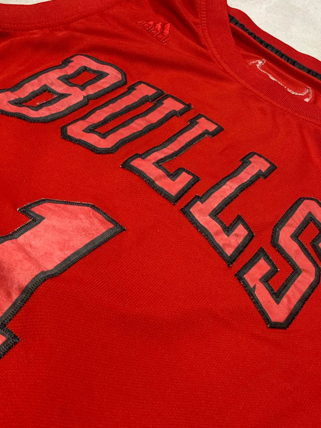 Maillot ADIDAS de BASKET-BALL des CHICAGO BULLS (N.1 ROSE) année 2010-11