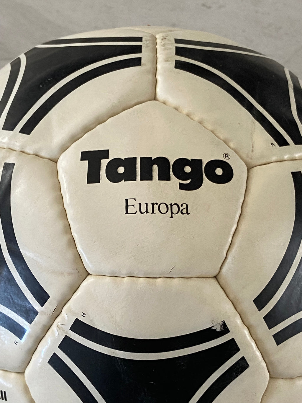 Ballon de foot ADIDAS TANGO EUROPA 1988 officiel d’époque COLLECTOR