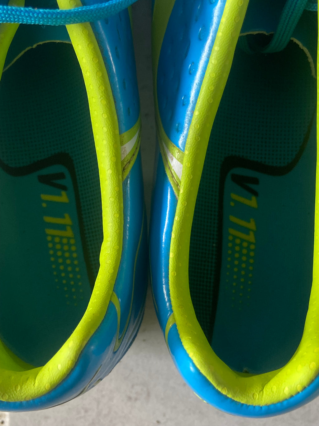 Paire de chaussures à crampons PUMA V1.11 i FG (portées Olivier GIROUD) MONTPELLIER 2011-12