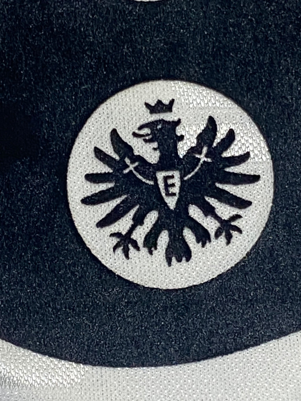 Maillot de foot de l’Eintracht Frankfurt (porté N.26 DIAKITE) saison 2001-02