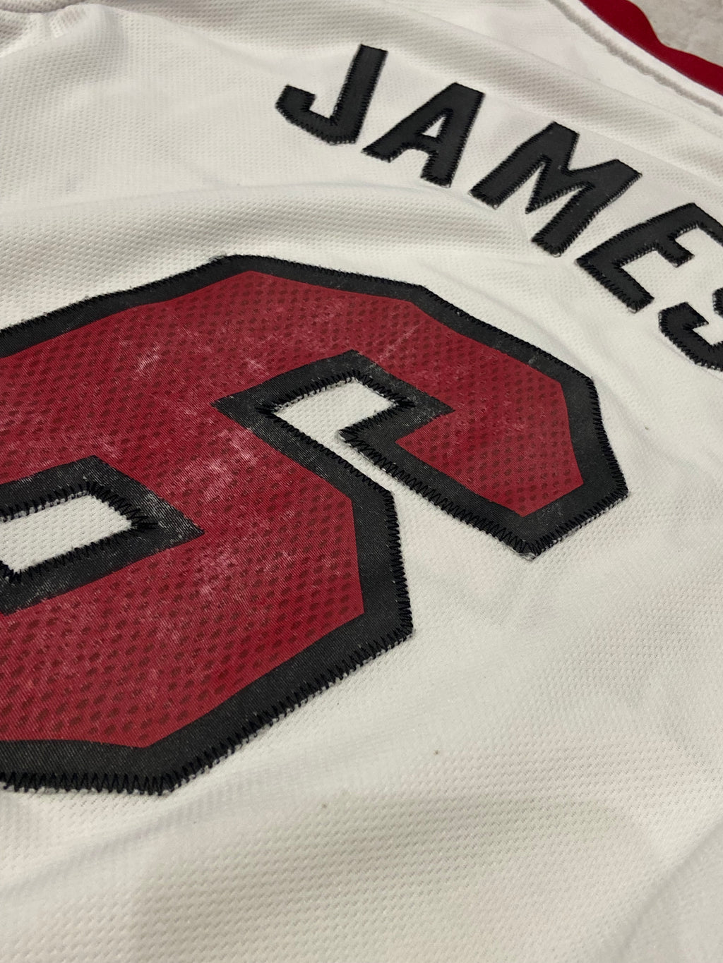 Maillot ADIDAS de BASKET-BALL de l’équipe des HEAT (N.6 JAMES) année  2010-11