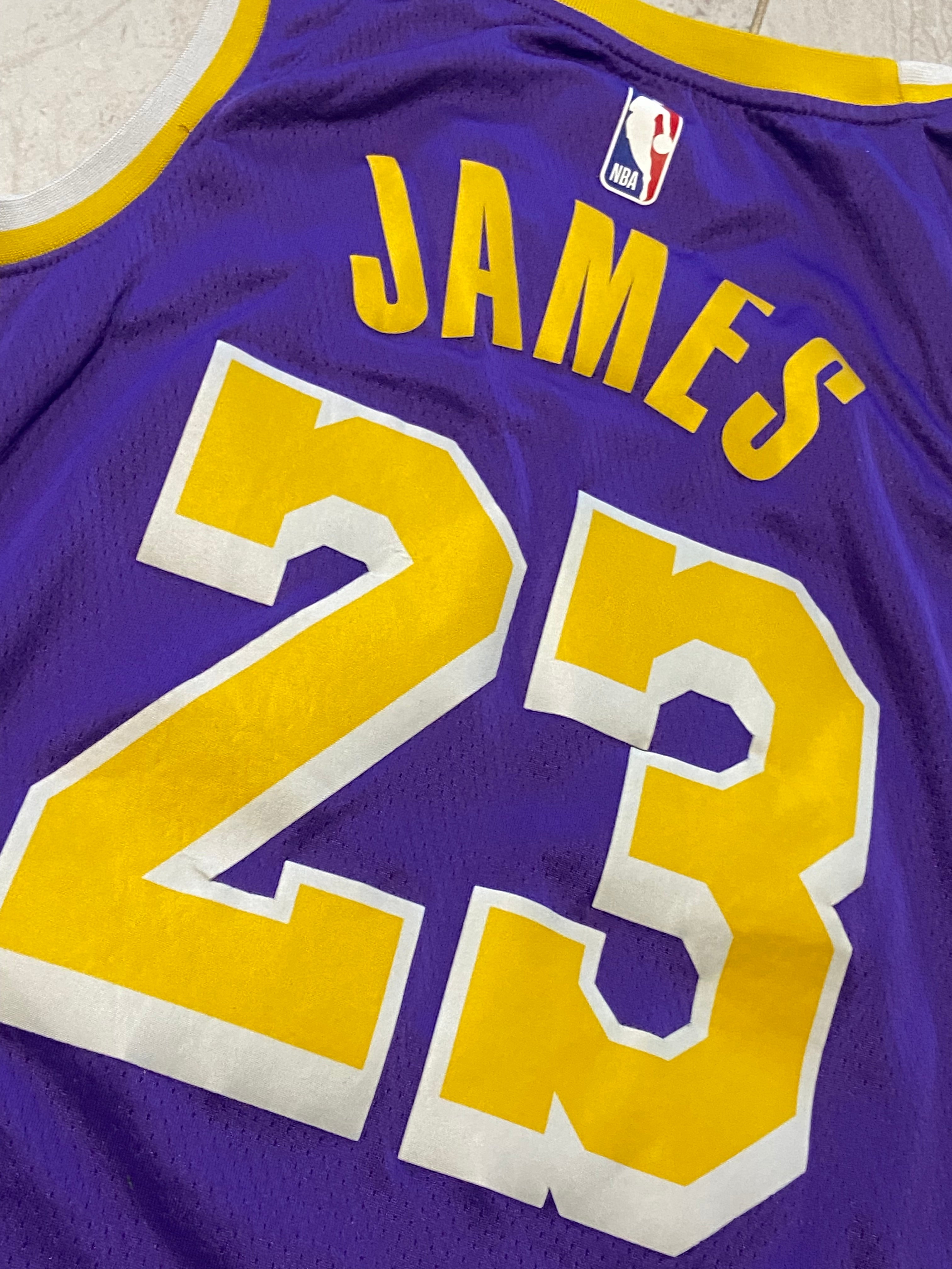 Maillot Nike de BASKET-BALL des LOS ANGELES LAKERS (N.23 JAMES) année 2017