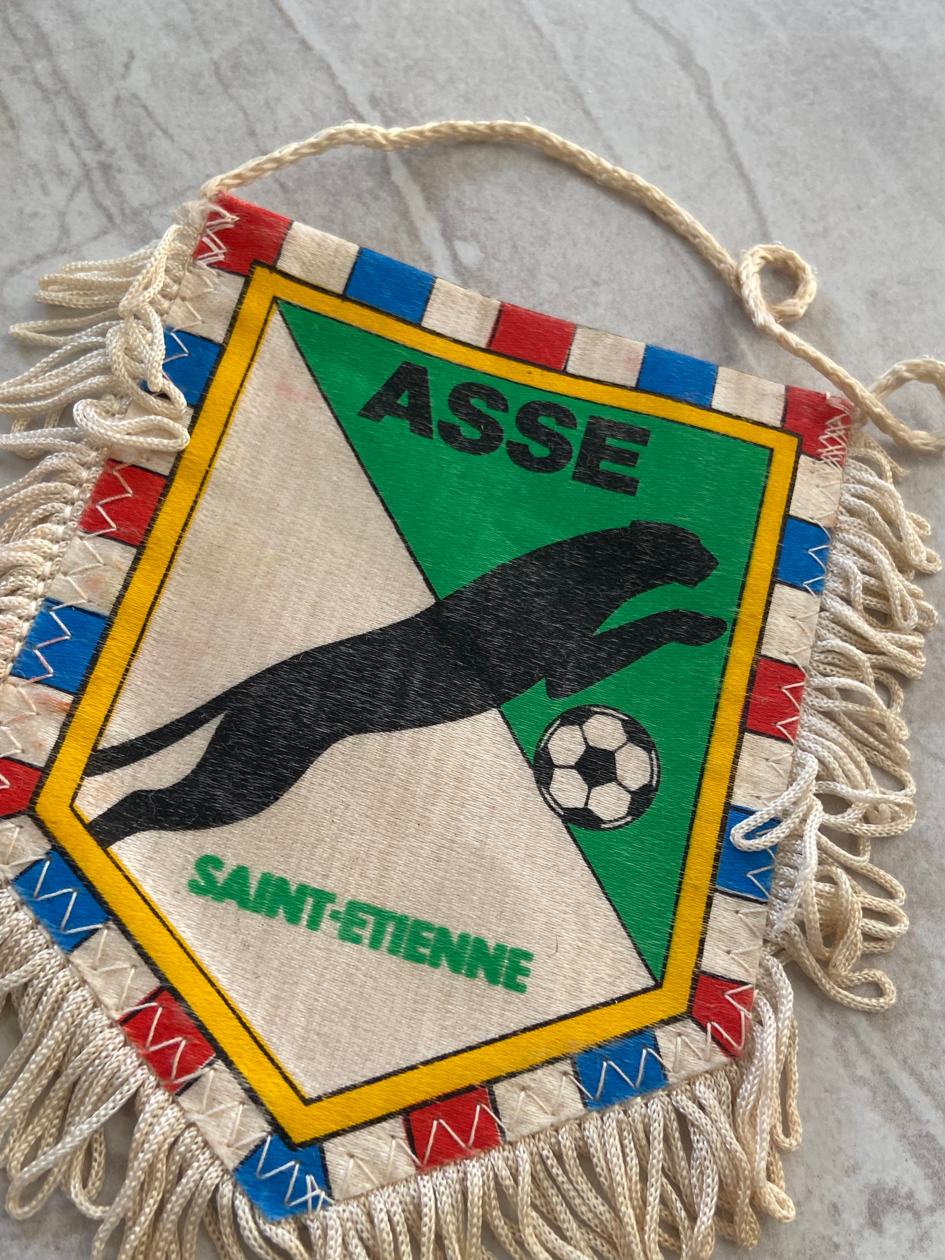 Lot de 3 Fanions officiel de foot de l’AS SAINT-ÉTIENNE ASSE – Palmarès 10 Titres – Iconique Panthère Noire