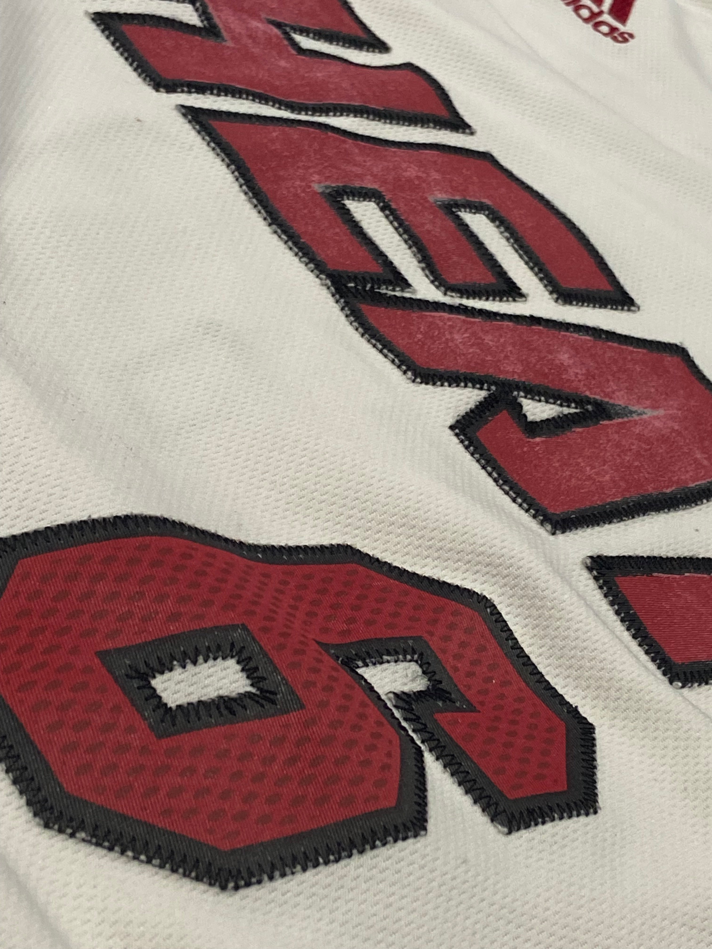 Maillot ADIDAS de BASKET-BALL de l’équipe des HEAT (N.6 JAMES) année  2010-11