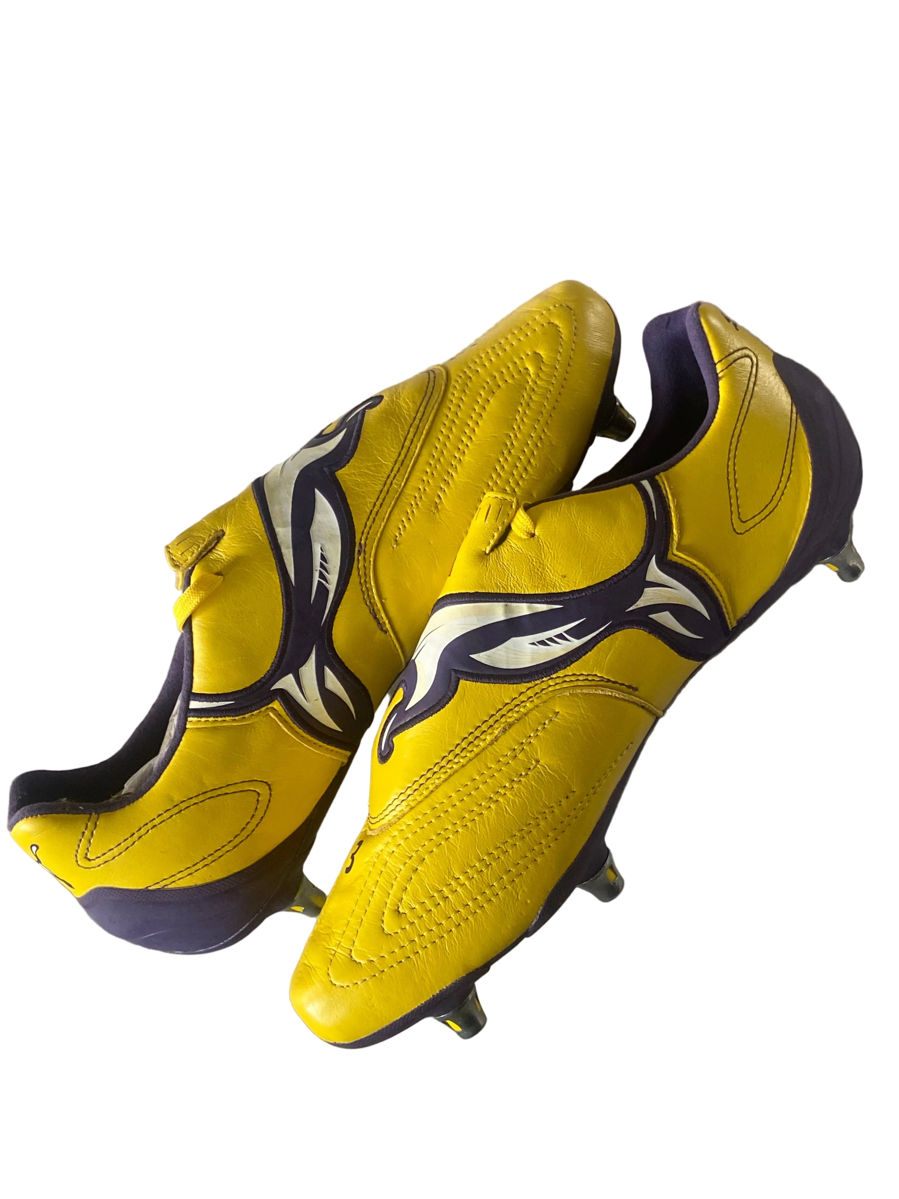 Paire de chaussures à crampons PUMA V1.11 (portées Mapou YANGAMBIWA) MONTPELLIER MHSC