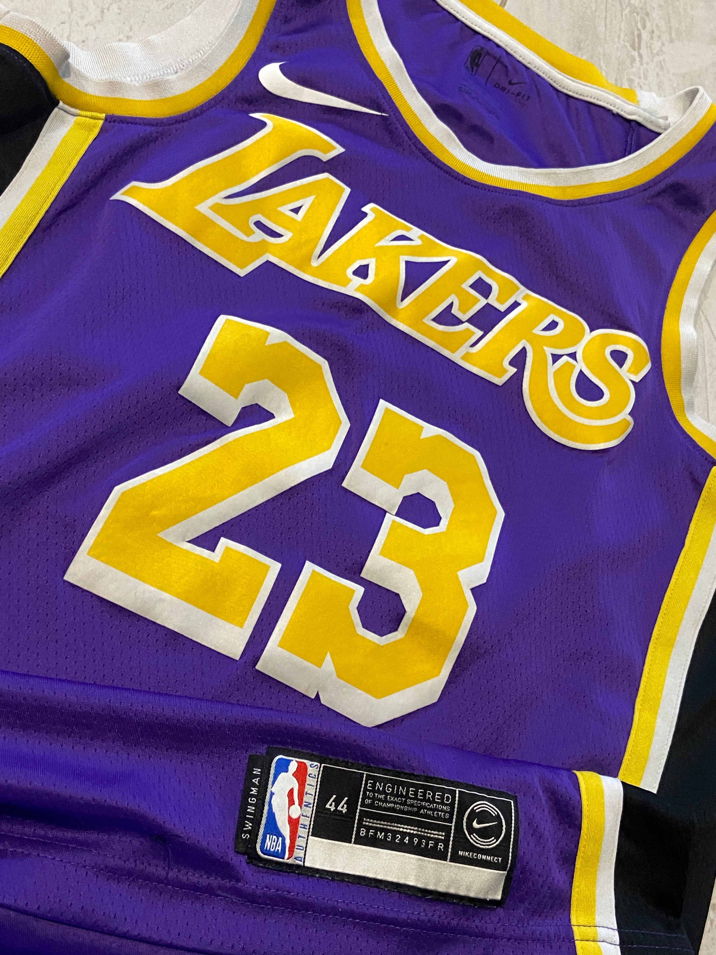Maillot Nike de BASKET-BALL des LOS ANGELES LAKERS (N.23 JAMES) année 2017