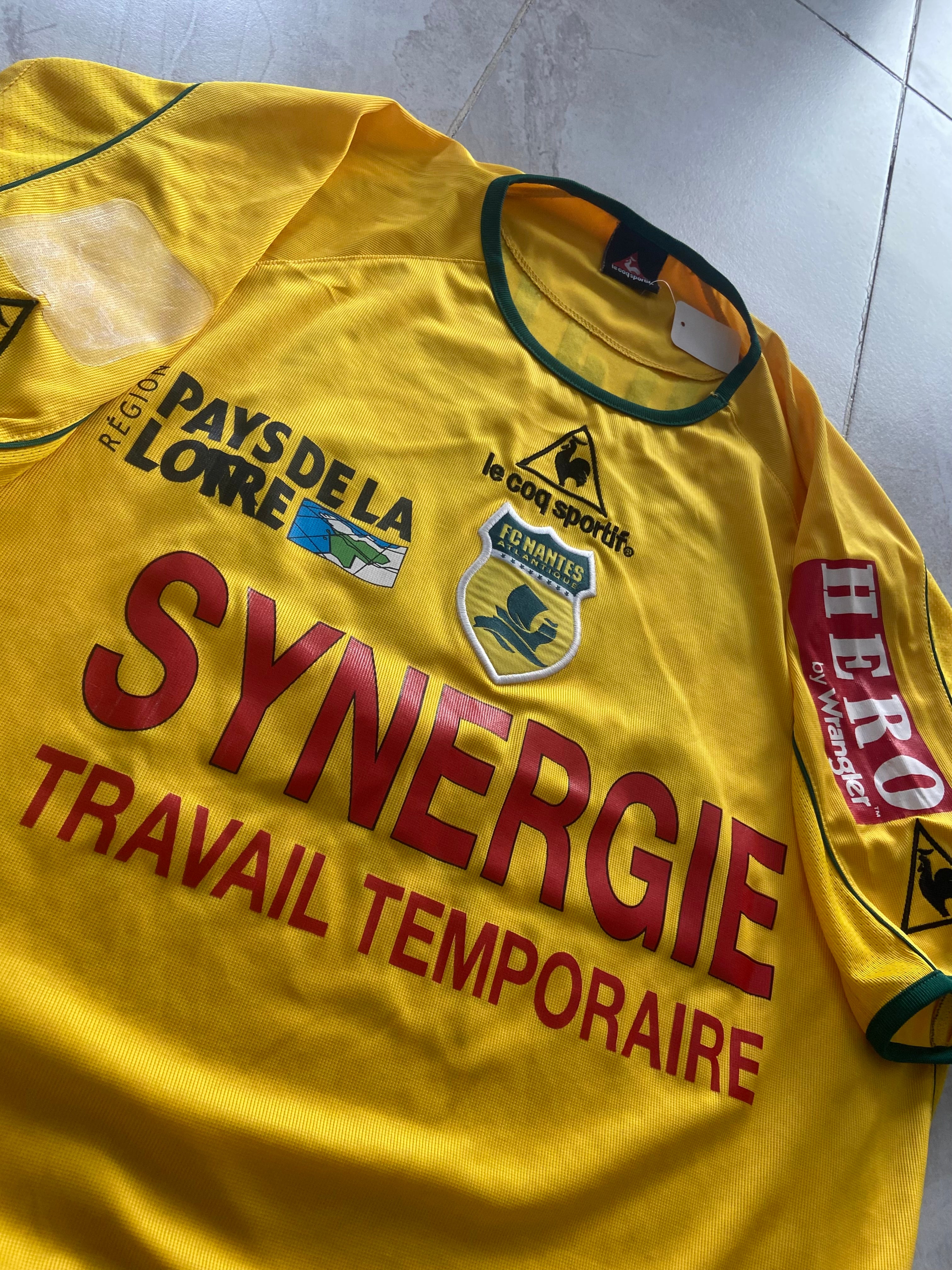 Maillot de foot LE COQ SPORTIF du FC NANTES (porté par le N.28 PUJOL) saison 2004-05