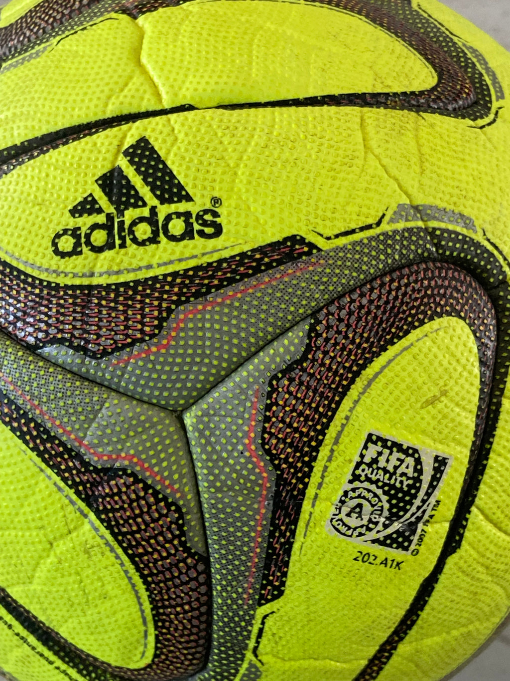 Ballon de foot ADIDAS officiel de match MONTPELLIER Ligue 1 (dédicacé STAMBOULI) saison 2014-15