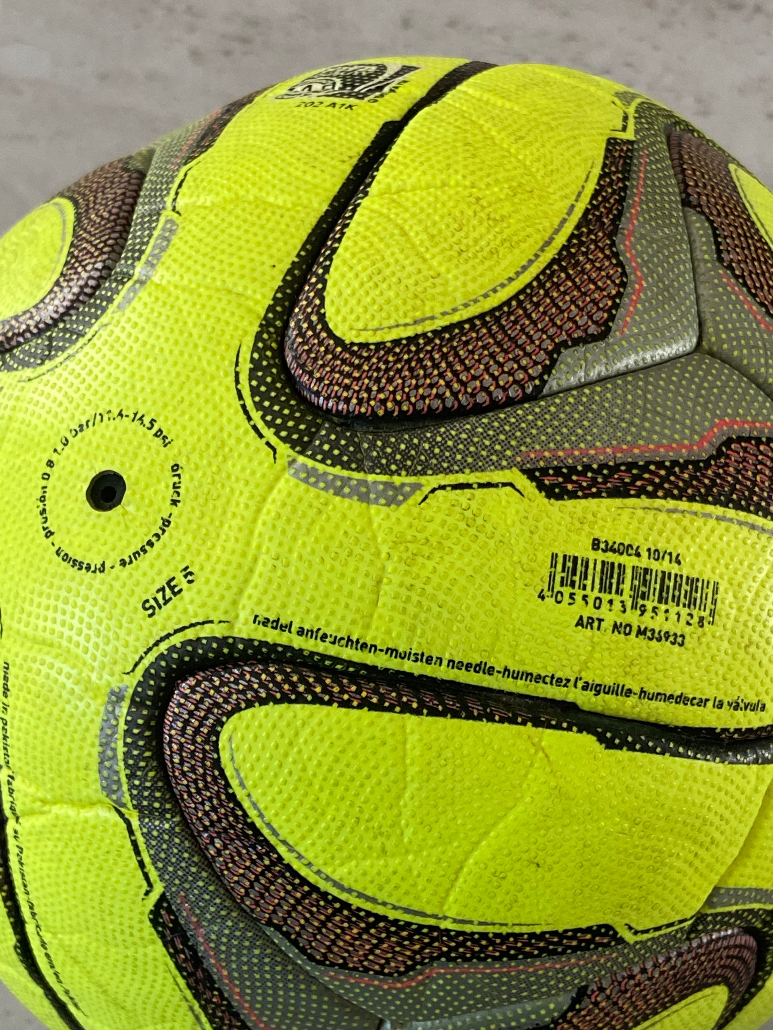 Ballon de foot ADIDAS officiel de match MONTPELLIER Ligue 1 (dédicacé STAMBOULI) saison 2014-15