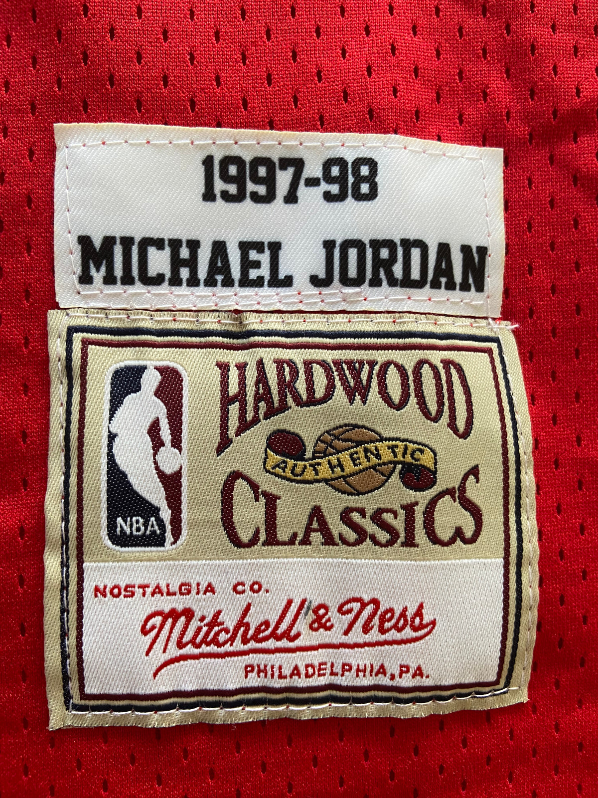 Maillot MITCHELL & NESS de BASKET-BALL de l’équipe des CHICAGO BULLS (N.23 JORDAN) année 1997-98