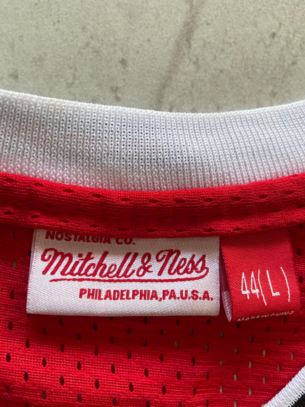 Maillot MITCHELL & NESS de BASKET-BALL de l’équipe des CHICAGO BULLS (N.23 JORDAN) année 1997-98