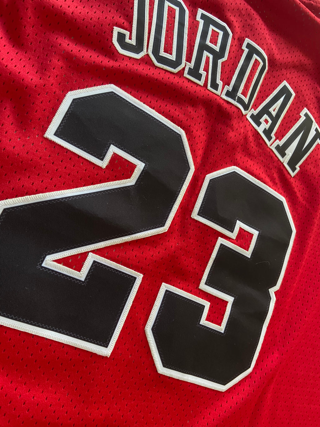 Maillot MITCHELL & NESS de BASKET-BALL de l’équipe des CHICAGO BULLS (N.23 JORDAN) année 1997-98