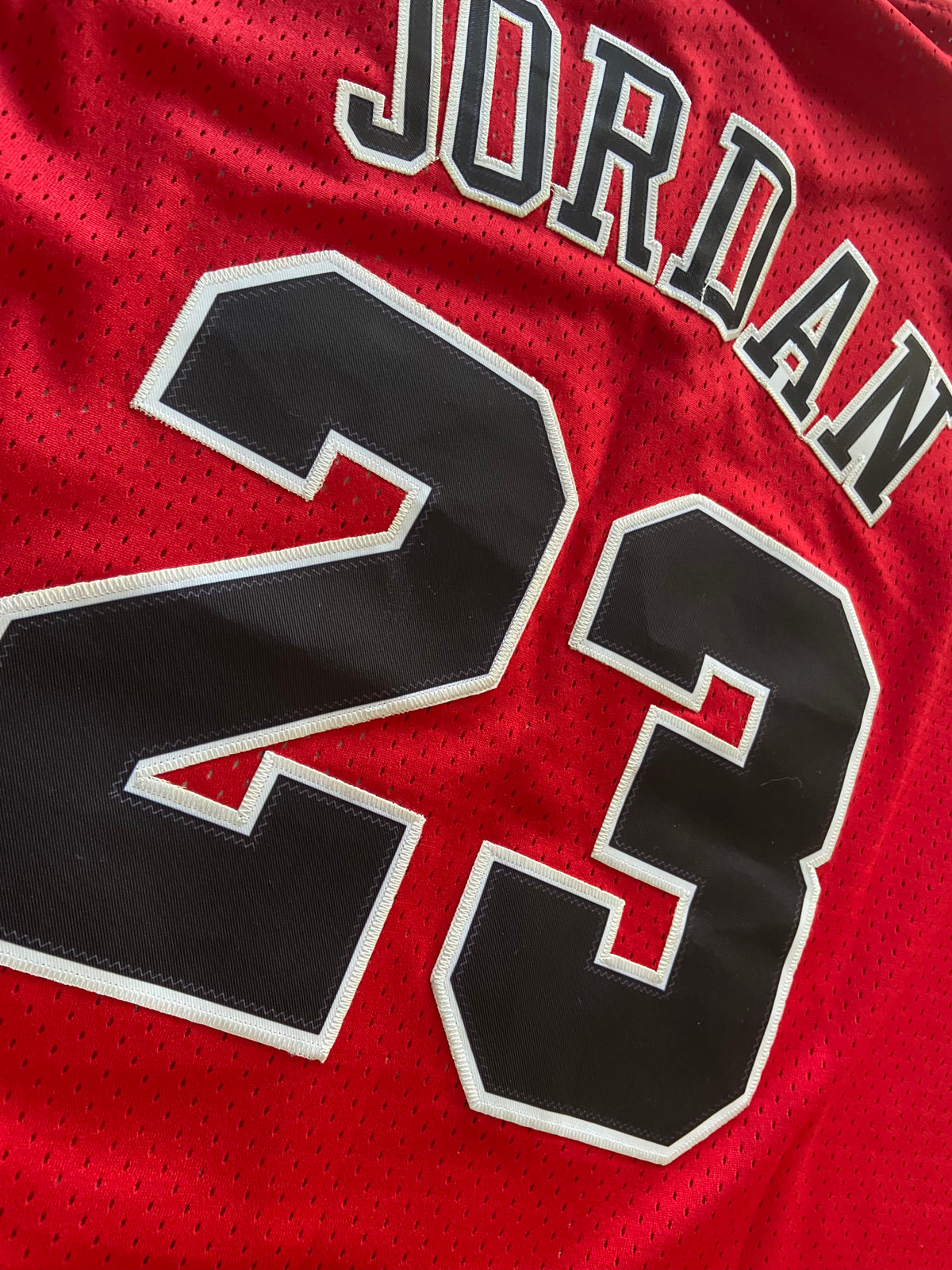 Maillot MITCHELL & NESS de BASKET-BALL de l’équipe des CHICAGO BULLS (N.23 JORDAN) année 1997-98